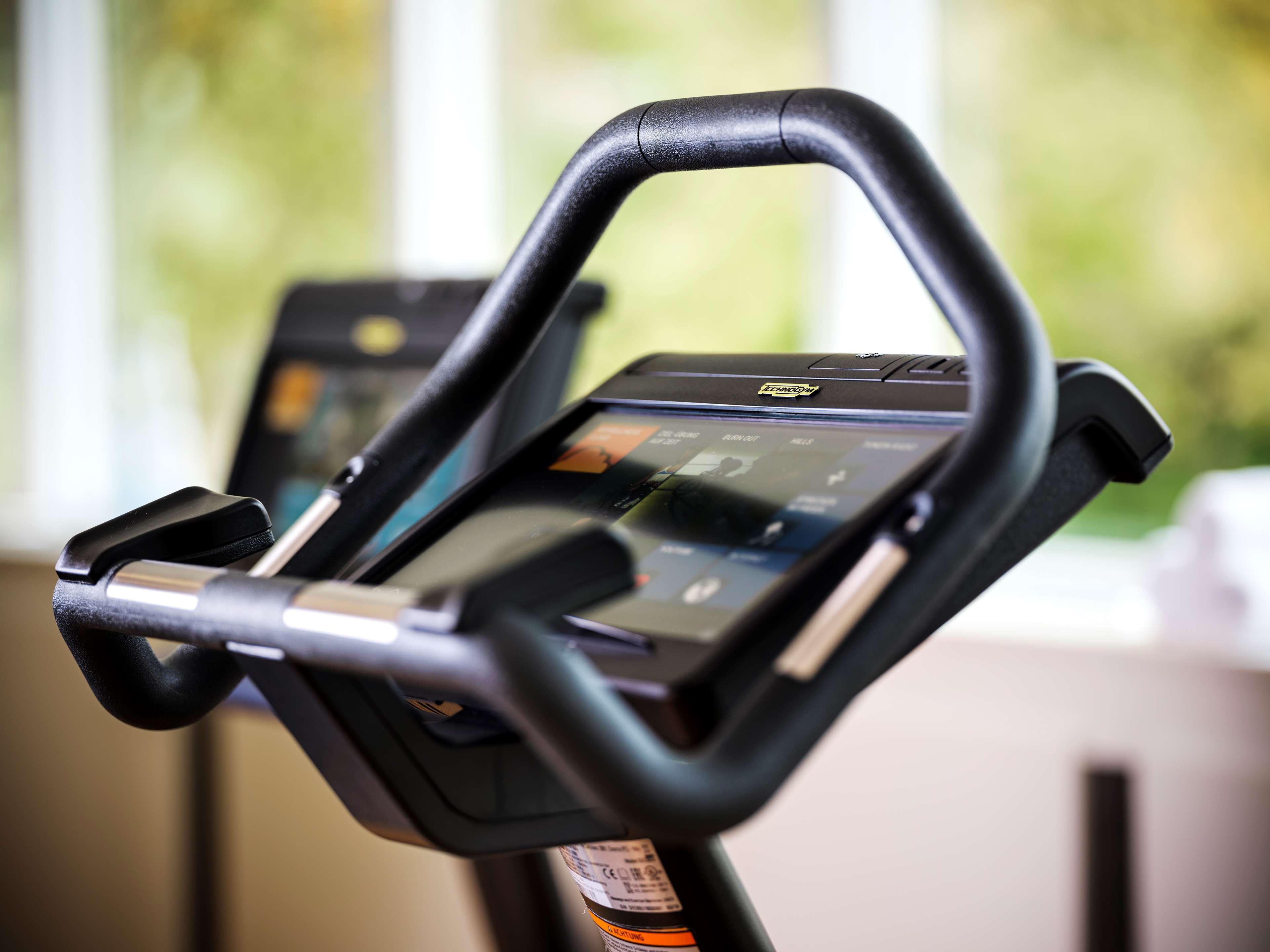 Parkhotel Bremen - Ein Mitglied Der Hommage Luxury Hotels Collection Εξωτερικό φωτογραφία A stationary bicycle with a tablet computer