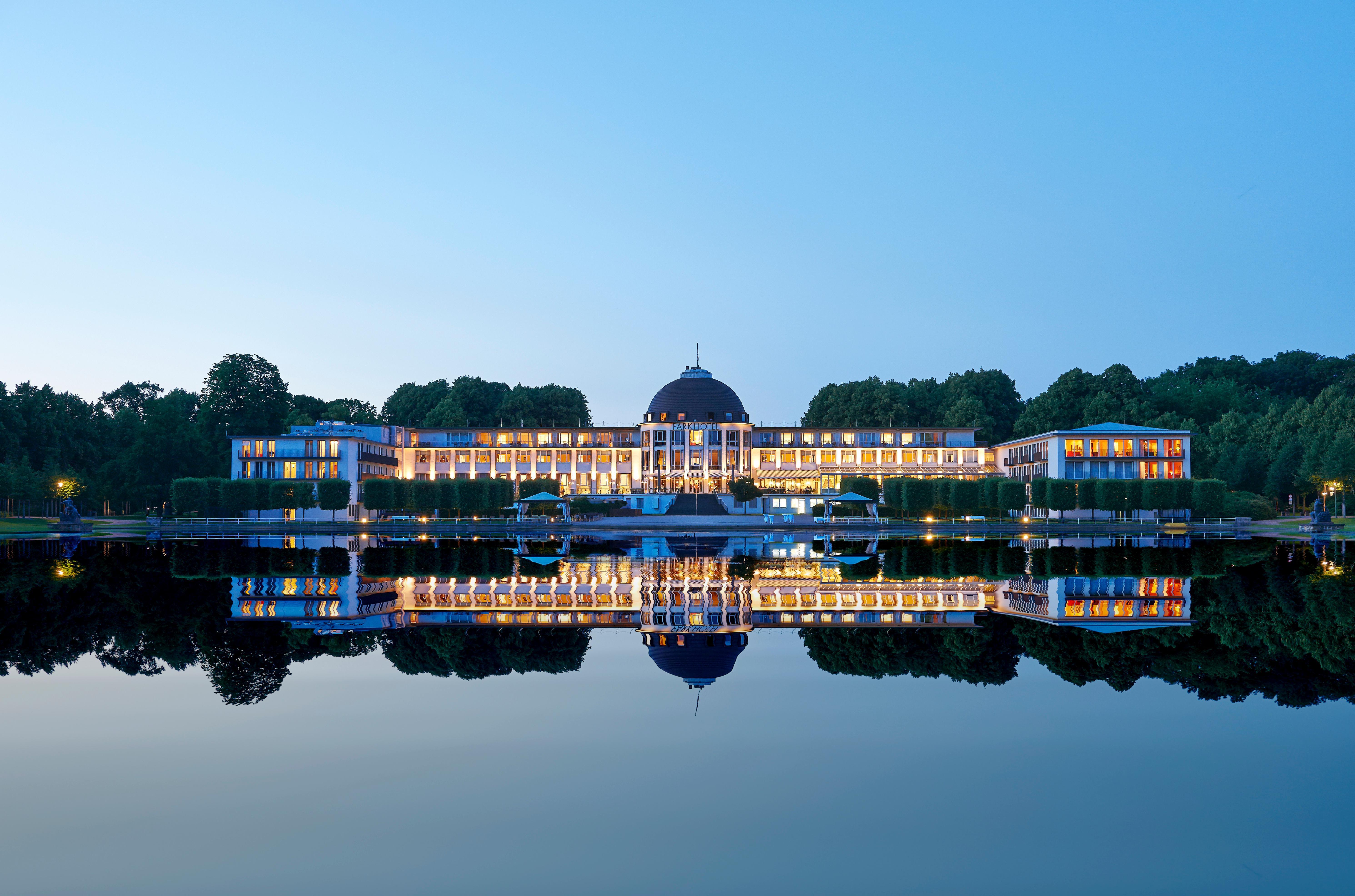 Parkhotel Bremen - Ein Mitglied Der Hommage Luxury Hotels Collection Εξωτερικό φωτογραφία The hotel at night