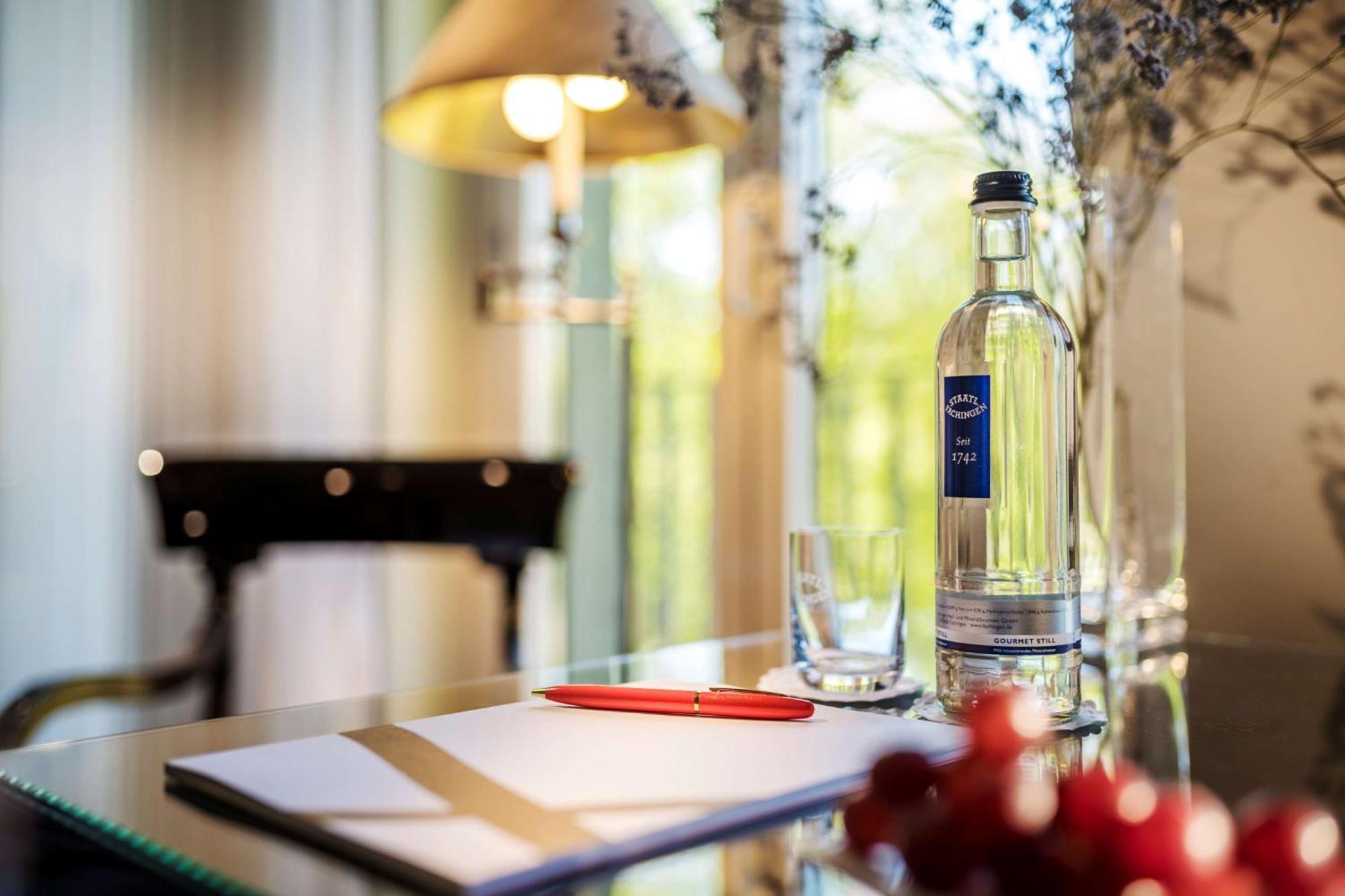 Parkhotel Bremen - Ein Mitglied Der Hommage Luxury Hotels Collection Εξωτερικό φωτογραφία A bottle of water